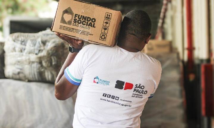 Governo de SP envia ajuda humanitária após incêndio na região de Paraisópolis