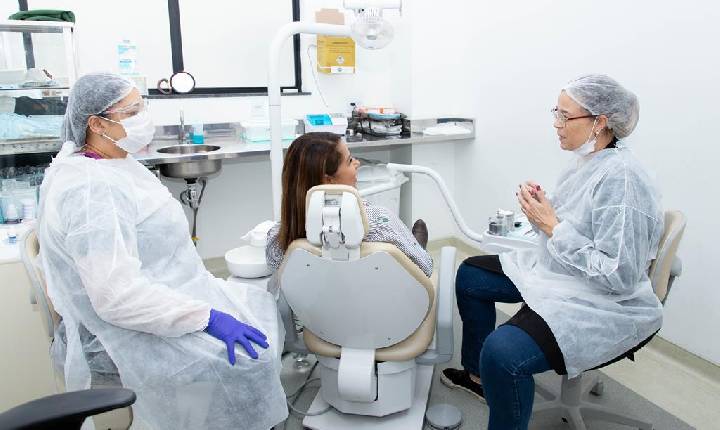 Julho Neon Barueri reforça a prevenção e o diagnóstico precoce do câncer de boca