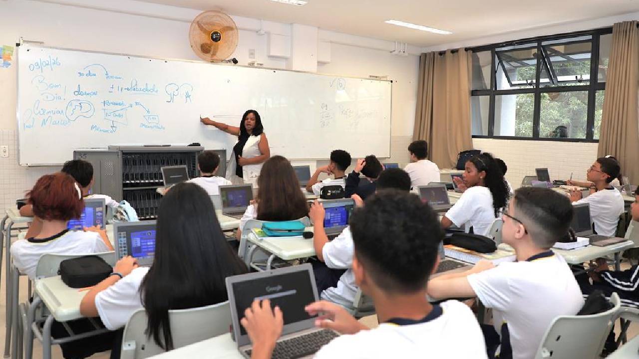 Mais de 62 mil alunos retornam às aulas na rede municipal de Barueri na segunda-feira (27)