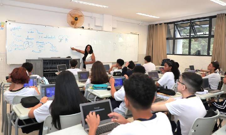 Mais de 62 mil alunos retornam às aulas na rede municipal de Barueri na segunda-feira (27)