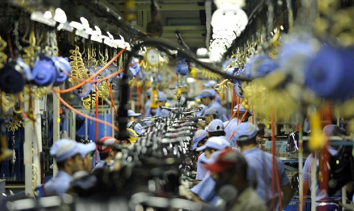 Parecer da 6x1 é adiado em meio à pressão para transição de 10 anos