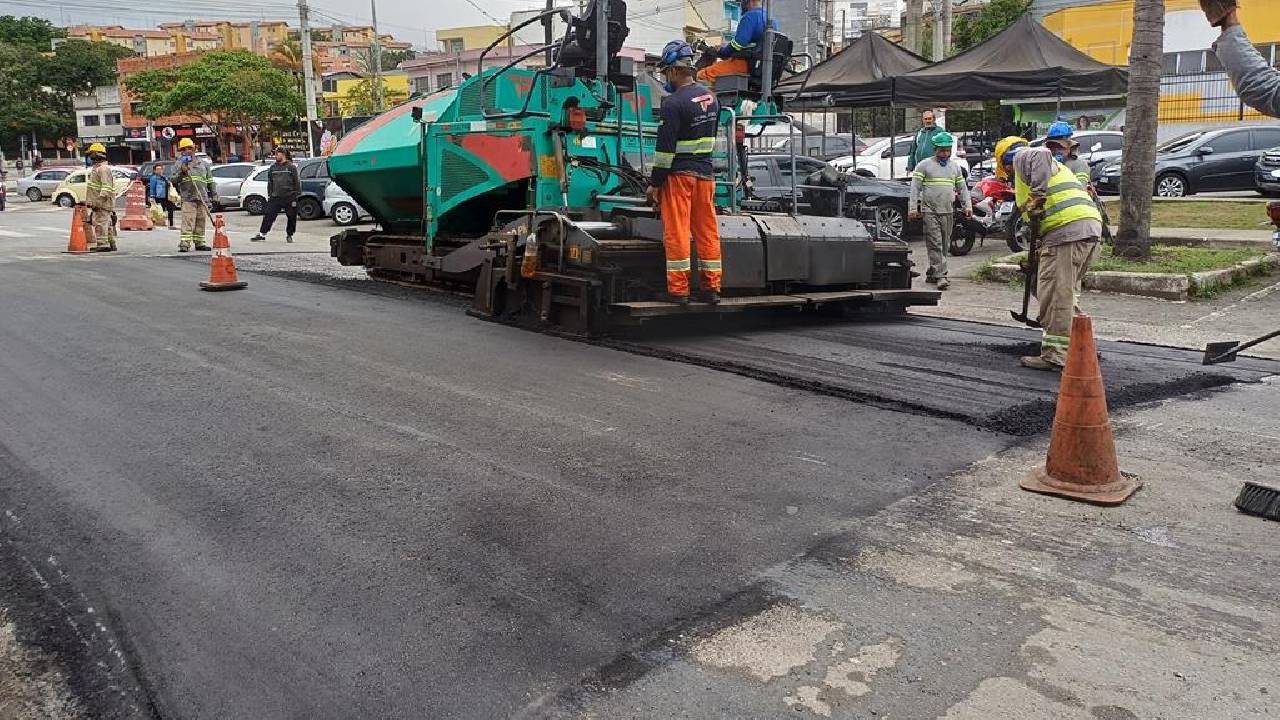Prefeitura recapeia vias principais do Centro e outros bairros da cidade