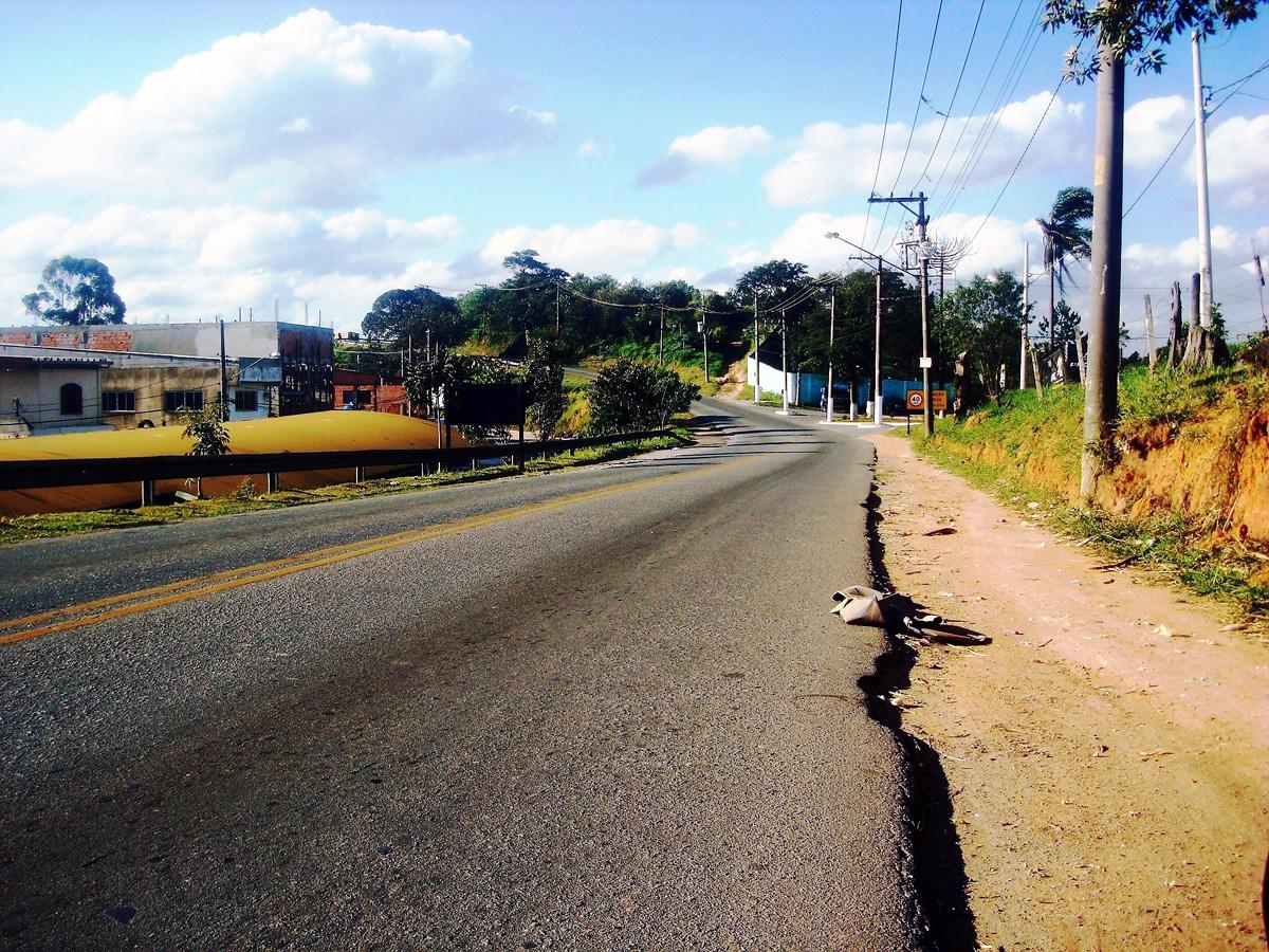 Estrada Velha de Itapevi sentido bairro está sendo recapeada
