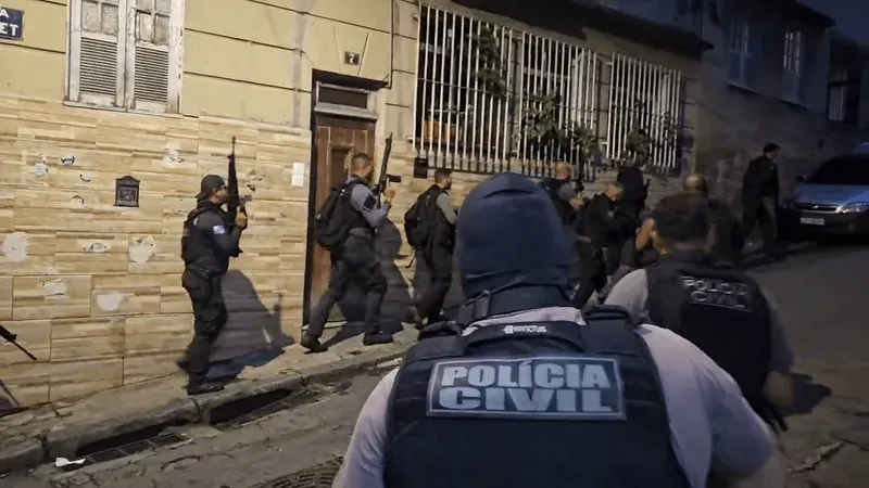 Operação contra Comando Vermelho e PCC bloqueou R$ 6 bilhões