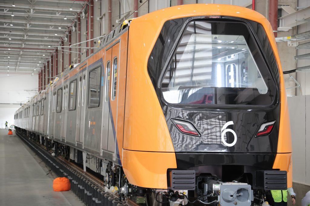 Governo de SP entrega primeiro trem da Linha 6-Laranja de metrô