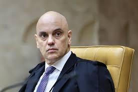 Moraes adverte Bolsonaro, mas não determina prisão de ex-presidente