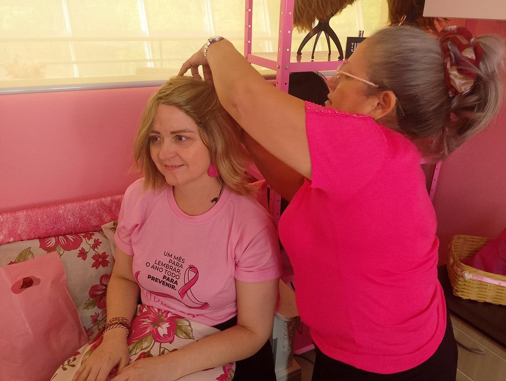 Doação de cabelos em Barueri marca ações do Outubro Rosa