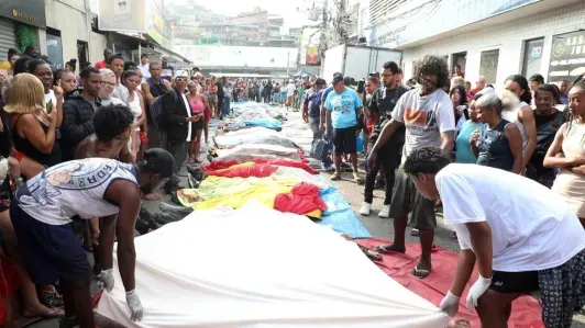 Número de mortes em megaoperação no Rio passa de 130, diz defensoria