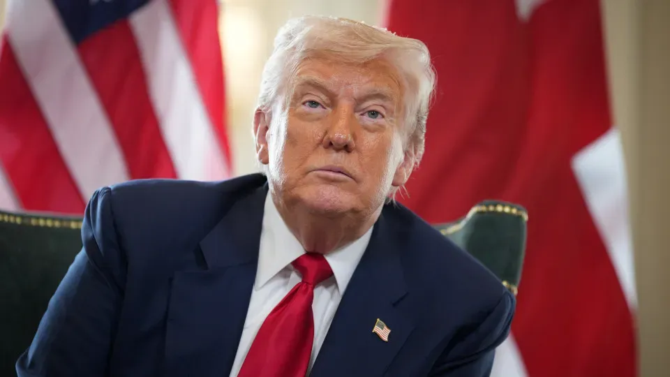 Trump avisa que 'uma enorme armada' está a caminho do Irã